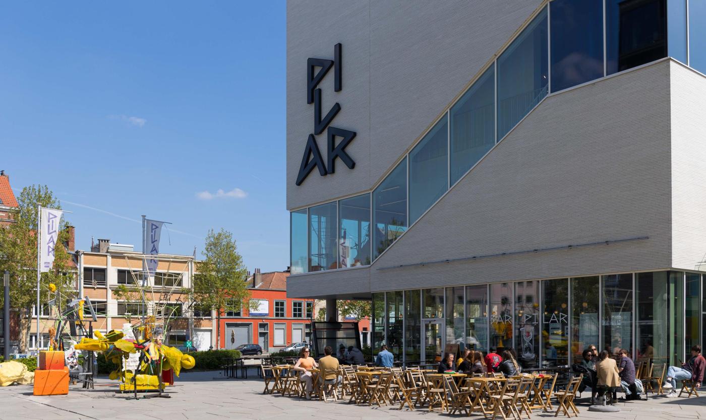 2022_Mensen op het Pillar Bar terras_VUB_Pilar_Etterbeek 2022_Mensen op het Pillar Bar terras_VUB_Pilar_Etterbeek